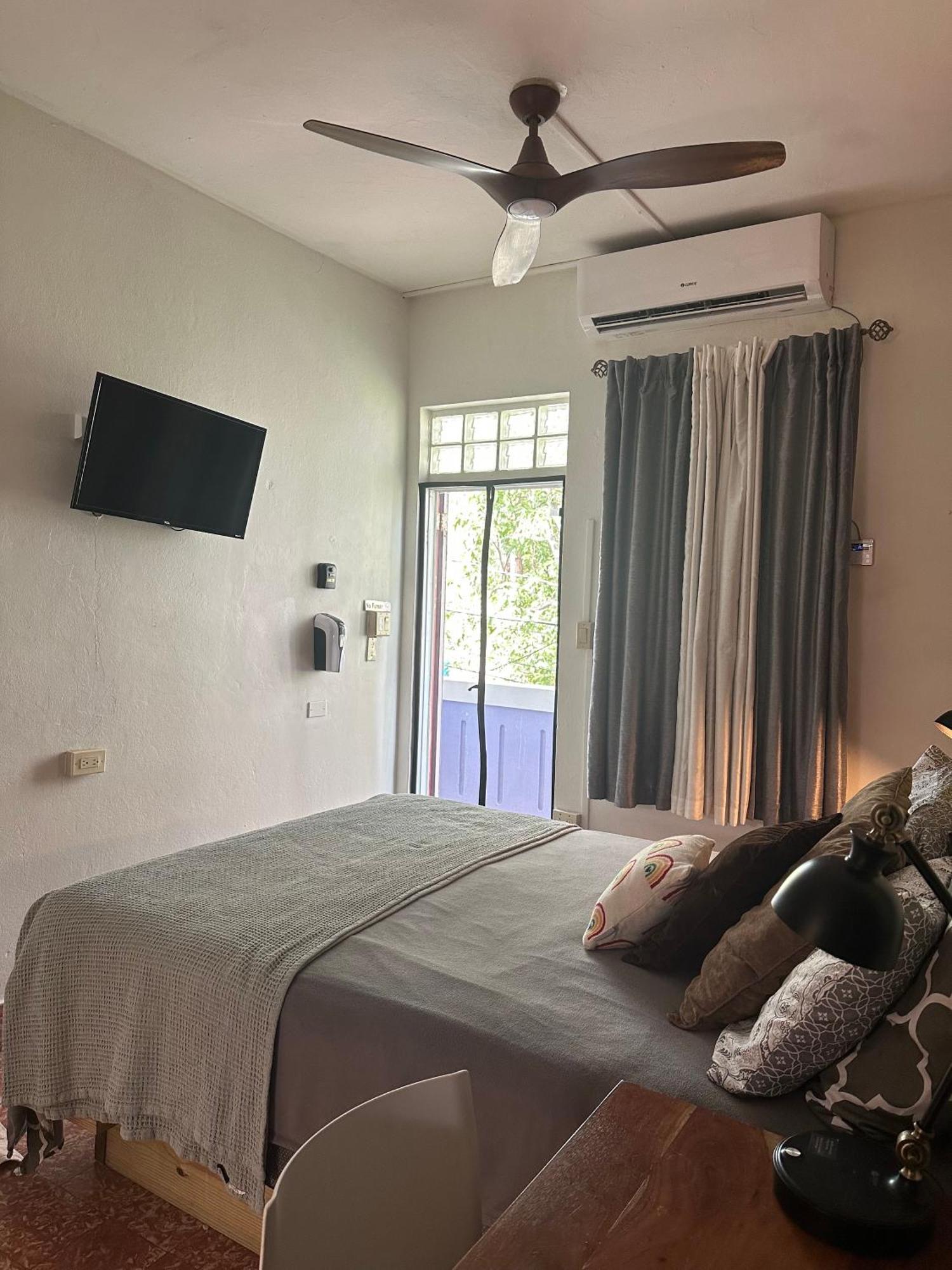 Lower Price, More Style, Discount Studio In San Juan,Pr, Beach, Free Bikes (Adults Only) Сан-Хуан Экстерьер фото
